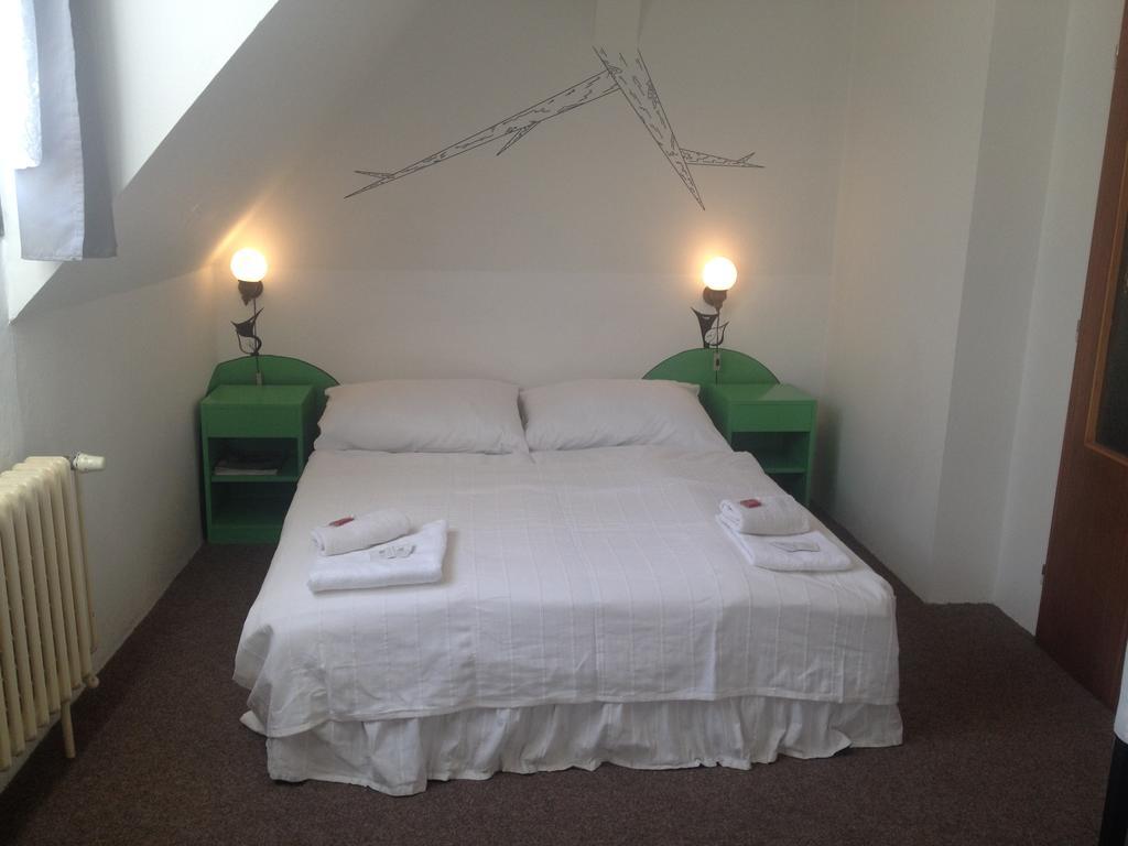 Pension Alfa & Whisky Pub Tabor Room photo