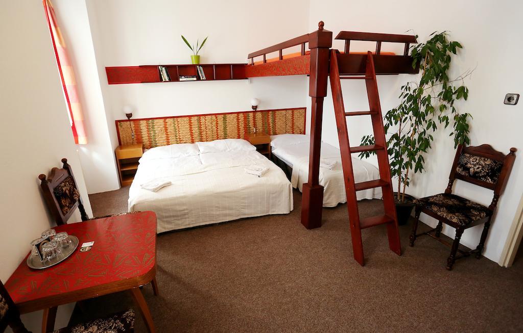 Pension Alfa & Whisky Pub Tabor Room photo